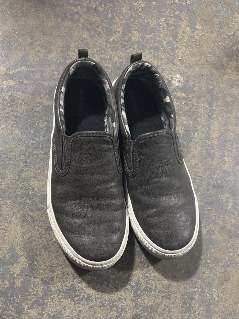 Old Navy Men’s Black Slip-On Sneakers – Size 6